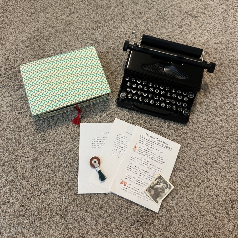 RETIRED ORIGINAL American Girl Kit Kittredge Typewriter Set